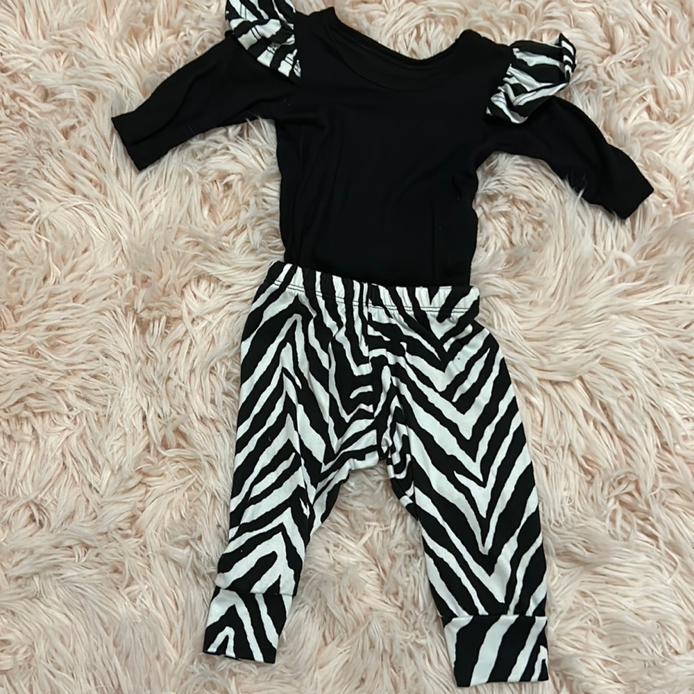 Two piece zebra detail set